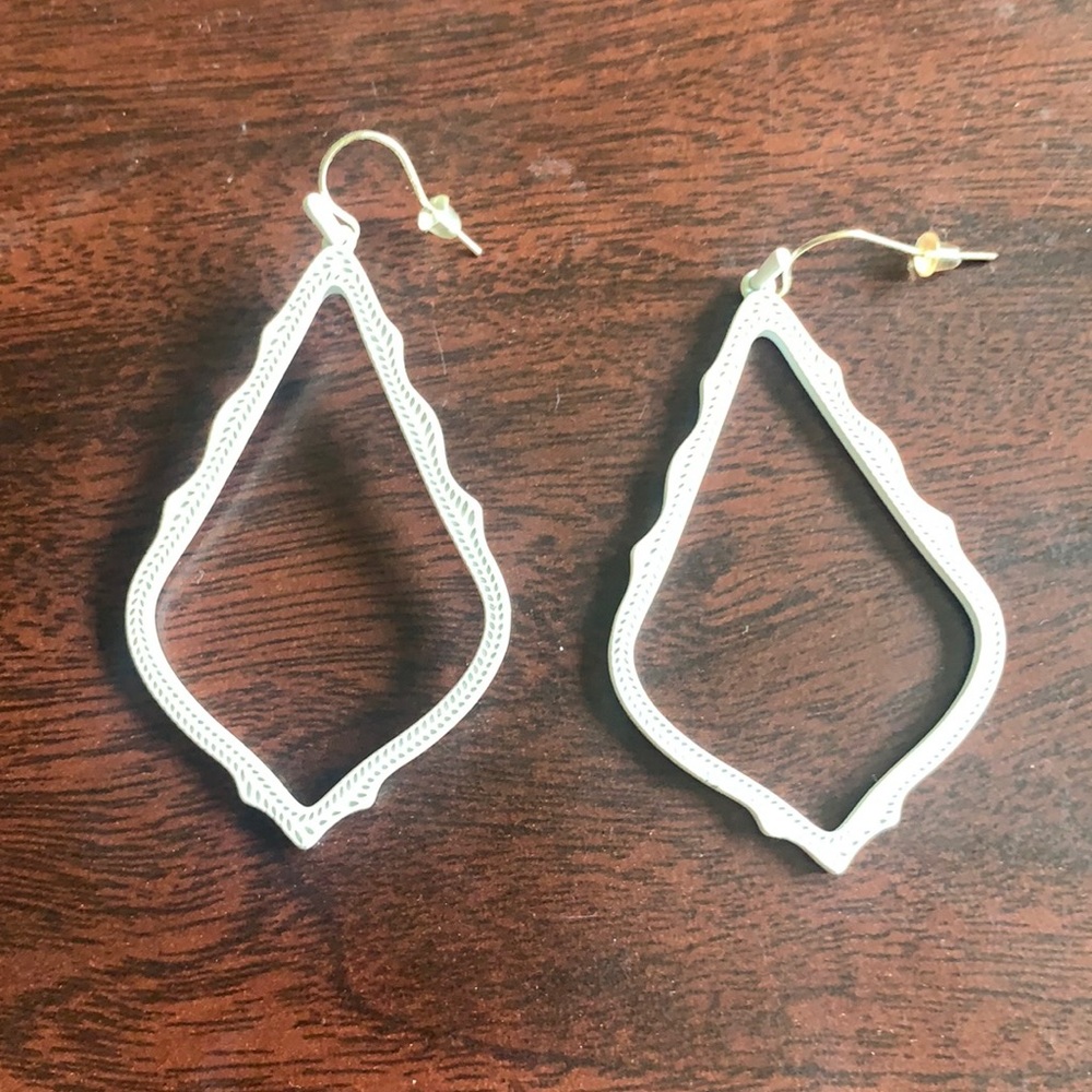 Sophee Drop Earrings In White Kendra Scott
